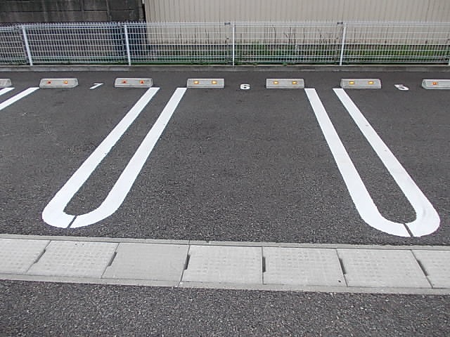 昴 203 駐車場