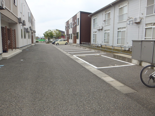 スマルティ　２号棟 101 駐車場