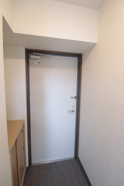 リアライズ西湊町通 304 玄関