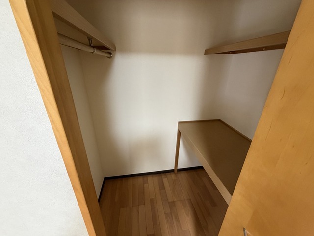レジュイール東中通 201 収納