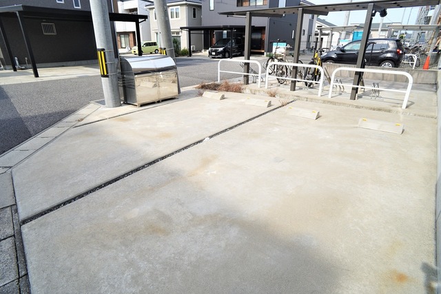 HATREⅡ 203 駐車場