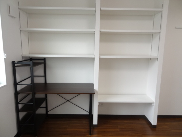 ファーストクラス古町13番町 201 収納