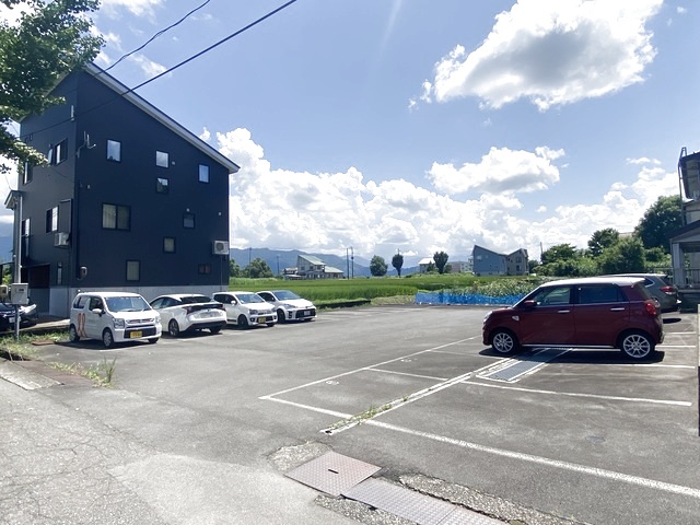サンフラワー 205 駐車場