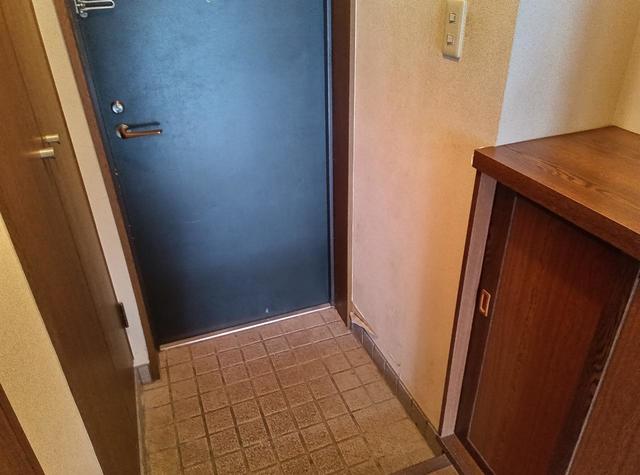 日興パレス長岡 301 玄関