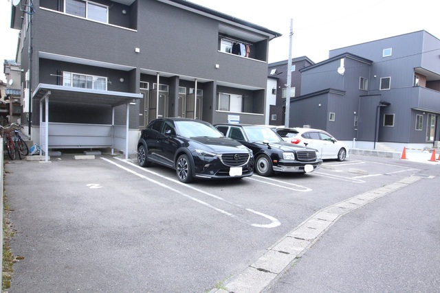 Lawrence（ローレンス） 202 駐車場