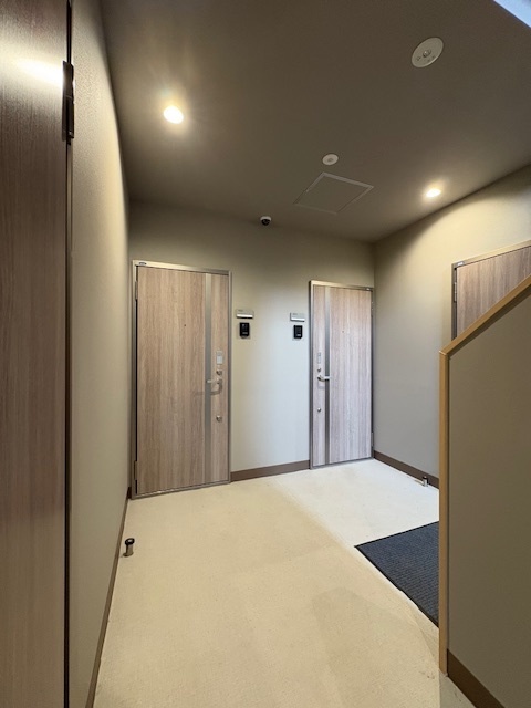 ハピネス 205 玄関