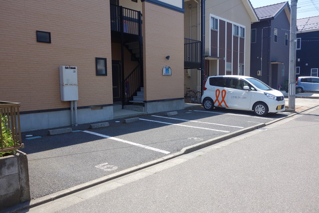 オンディーヌ女池 202 駐車場