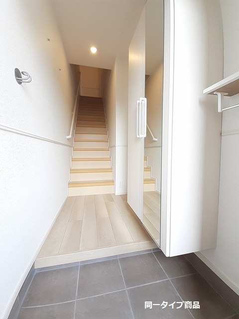 ヒカルサ新潟姥ケ山 204 玄関
