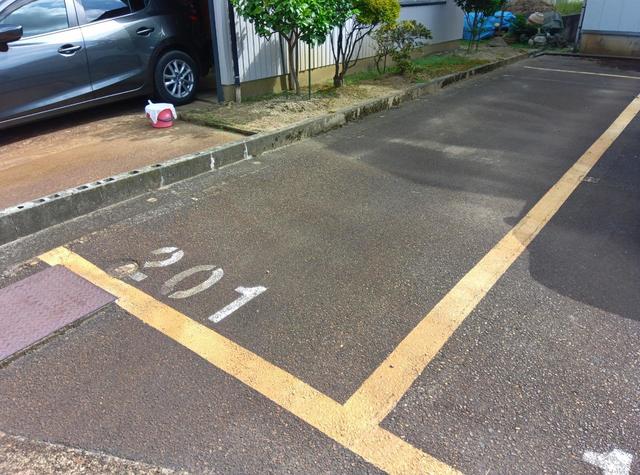 メイセ・サラ 101 駐車場
