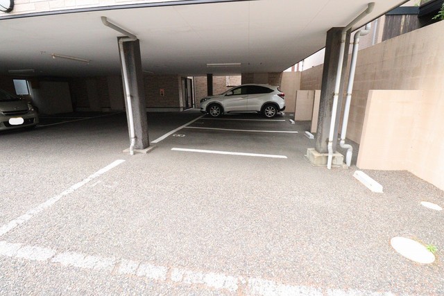 セレッソ真砂 206 駐車場