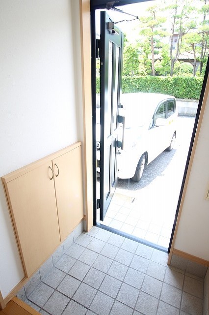 シュエット E 玄関
