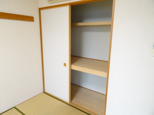 ホーリー弁天橋 205 収納
