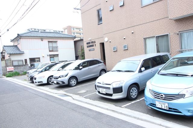 グリーンヒルズ笹口Ⅱ 105 駐車場