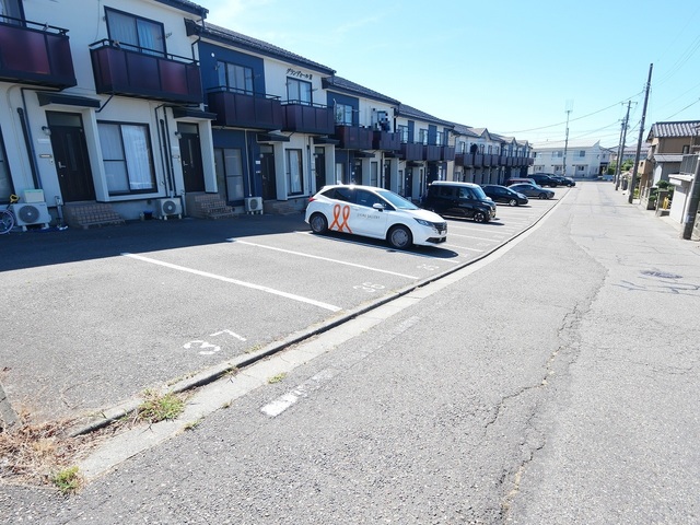 グランディールⅢ 102 駐車場