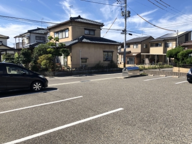 リーブワン 202 駐車場