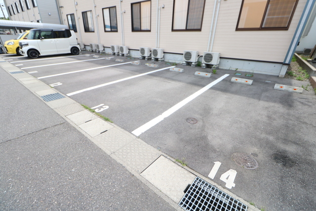 laurea（ラウレア）Ⅱ 101 駐車場