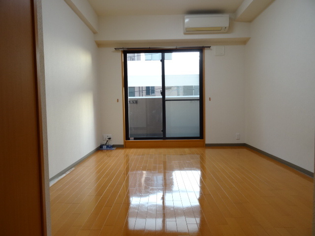 BUENA川端町４丁目弐番館 102 リビング