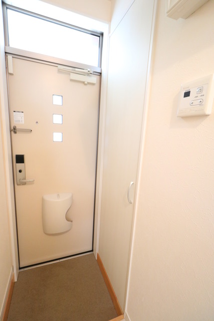 長家本舗Ⅲ　プレステージ空港西 205 玄関