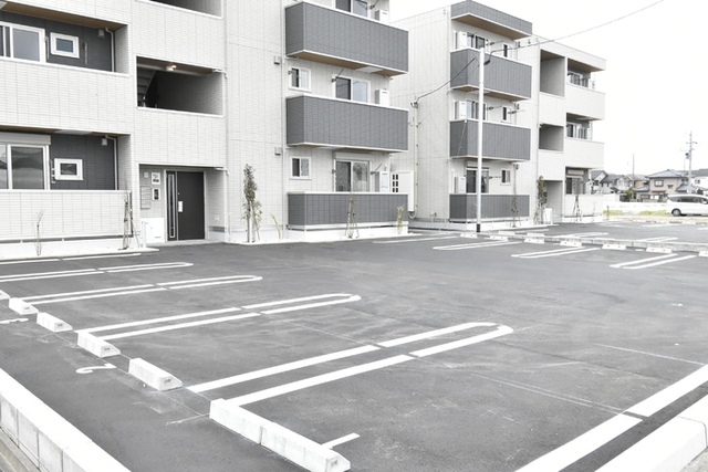 Ｄ‐ＲＯＯＭ女池上山Ⅰ 202 駐車場