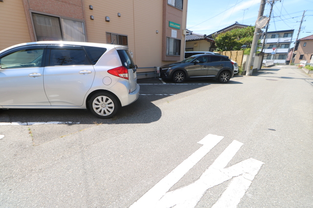 コスモビレッジ松浜新町 201 駐車場