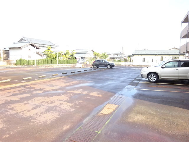 ジュエルSK 303 駐車場