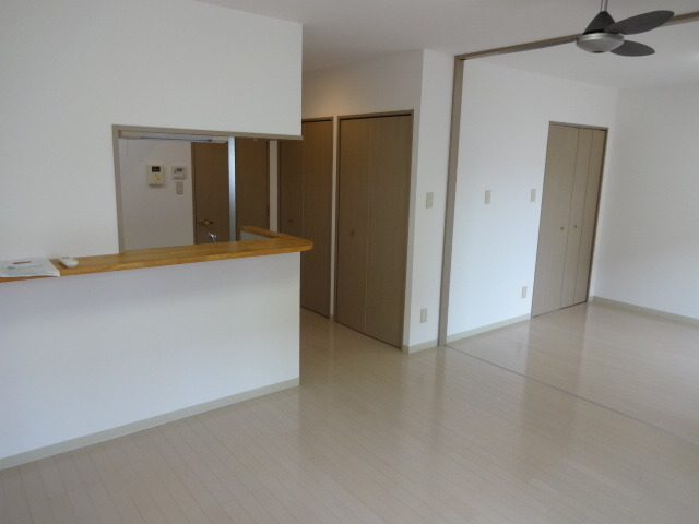 ＲＥＳＩＤＥＮＣＥ　Ｈｉｌｌ　Ｗｅｓｔ裏館 208 リビング