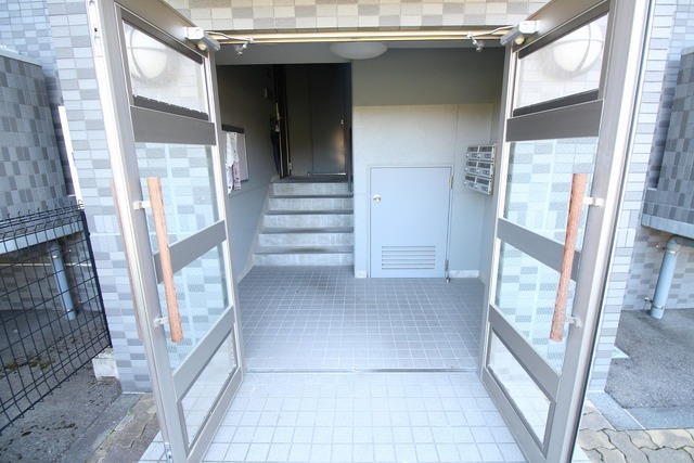 グランディール緑町 101 玄関