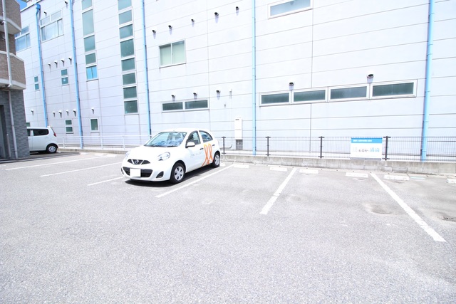 パークサイドグリッター弁天 403 駐車場