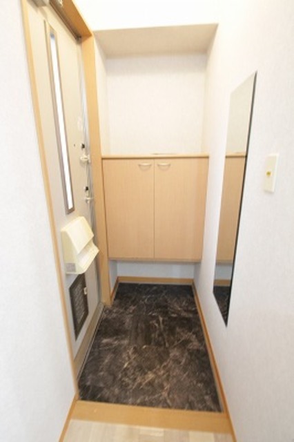 サンライズ・タカ　A 102 玄関