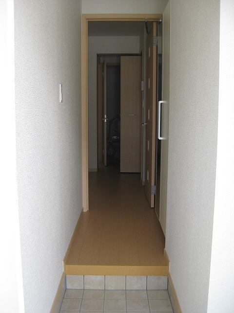エレガンシア 102 玄関