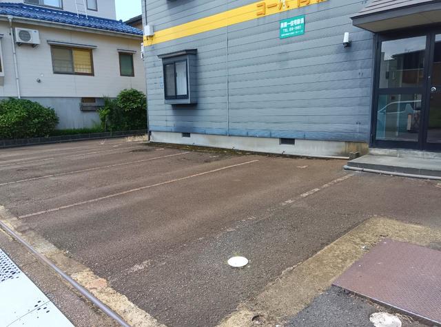 コーポ向陵 202 駐車場