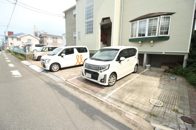 米米ハウス D 駐車場