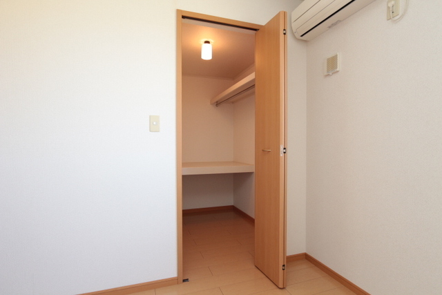 ヴィラ　コーギⅡ 203 収納