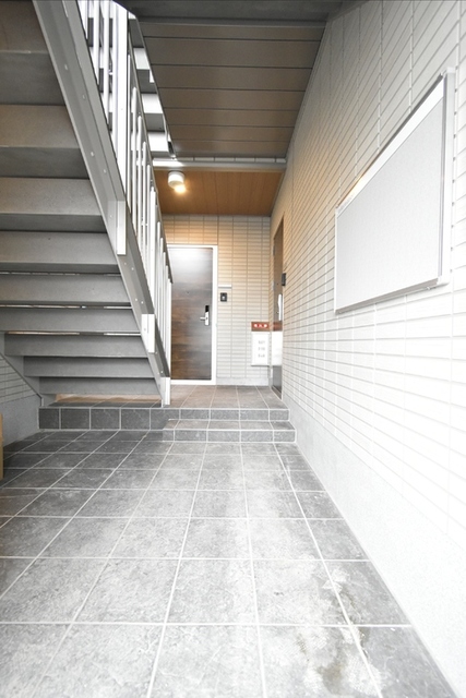 Ｄ‐ＲＯＯＭ女池上山Ⅰ 202 玄関