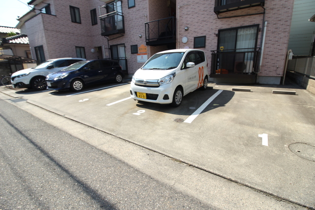 ボヌール 101 駐車場