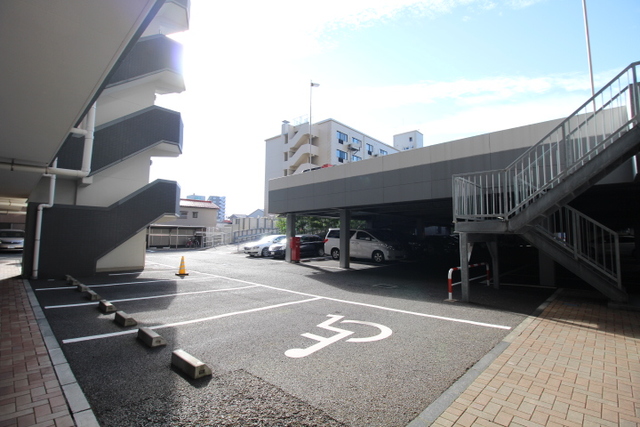 ダイアパレス川端町 1008 駐車場