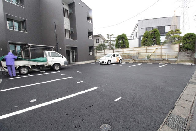 Rondines 201 駐車場