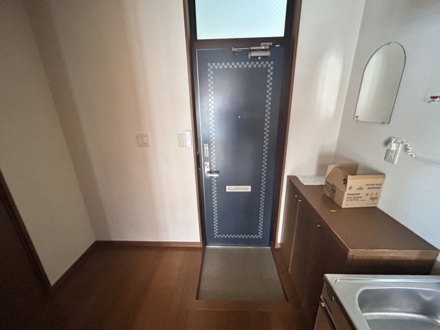 スモールフォーリスト 202 玄関