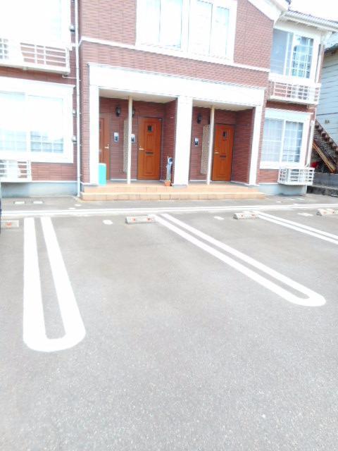 サンクレスト若草 204 駐車場