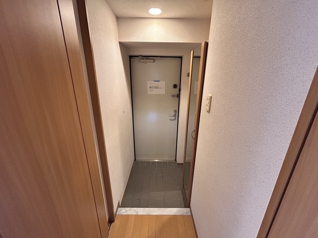 ローザ東中通 602 玄関