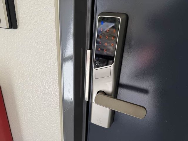 イストワ－ル　B 202 玄関