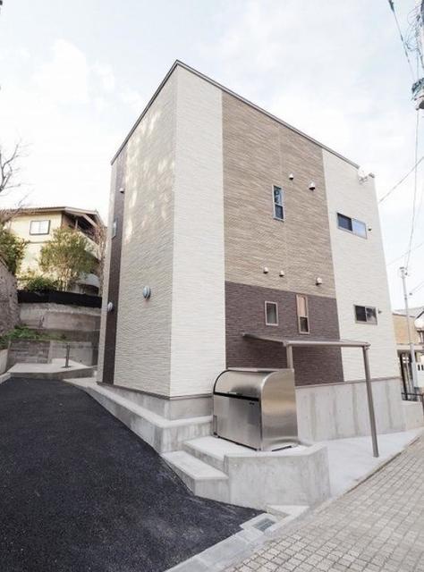 プラタナス旭町 203 外観