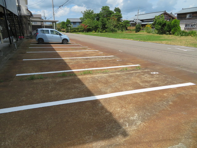 ロイヤルハイツ 12 駐車場