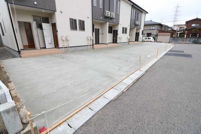 グランディア中山 102 駐車場