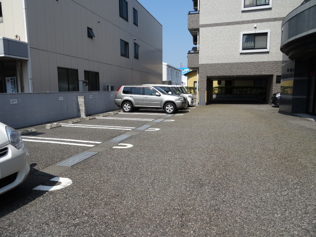 ホーリー弁天橋 205 駐車場