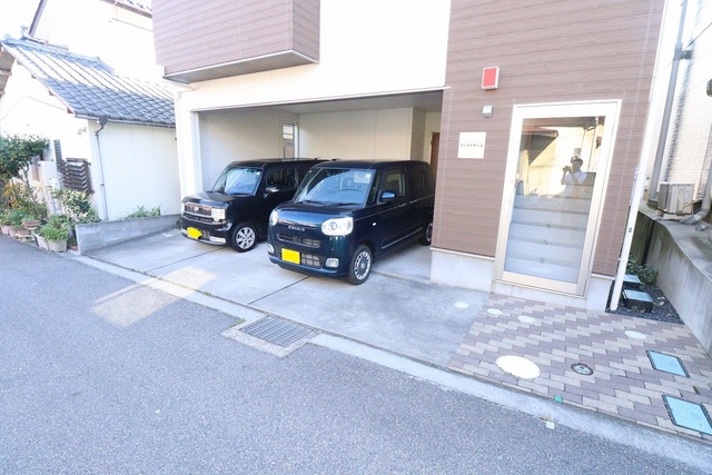 コーポ日和ヶ丘 101 駐車場