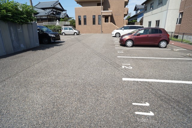シャルマン 205 駐車場