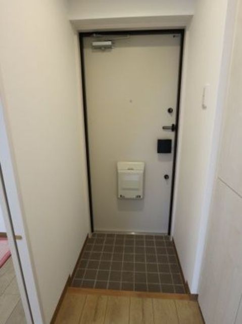 プチリリオ西が丘 202 玄関