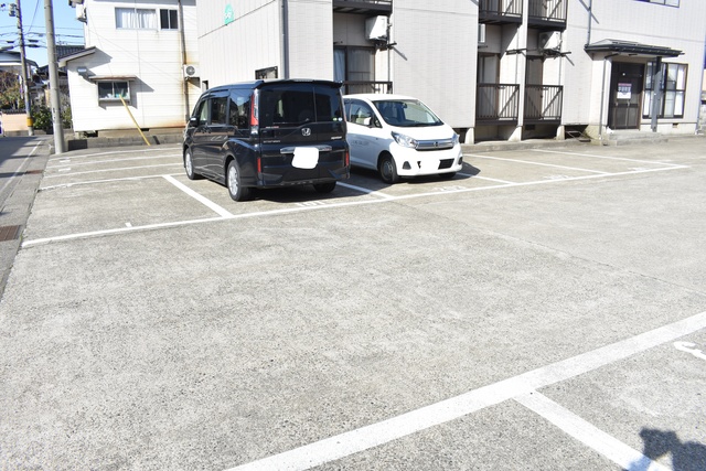 サニーサイドKAGA 103 駐車場