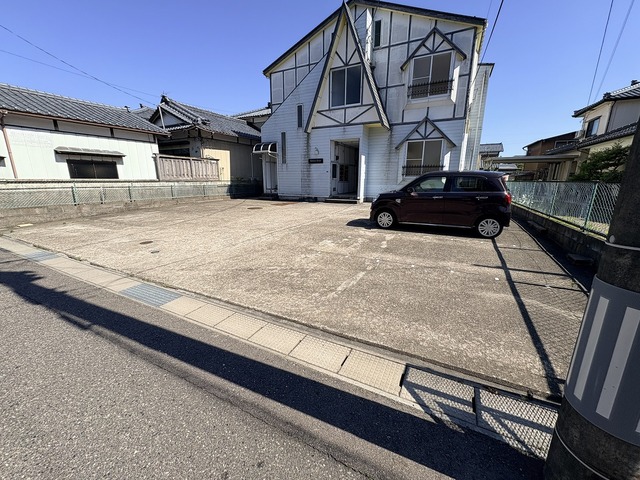 春のそよ風と未来へのプロペラ 105 駐車場
